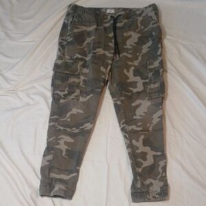 Old Navy Men's Gray Camouflage Cargo Pants (Large)